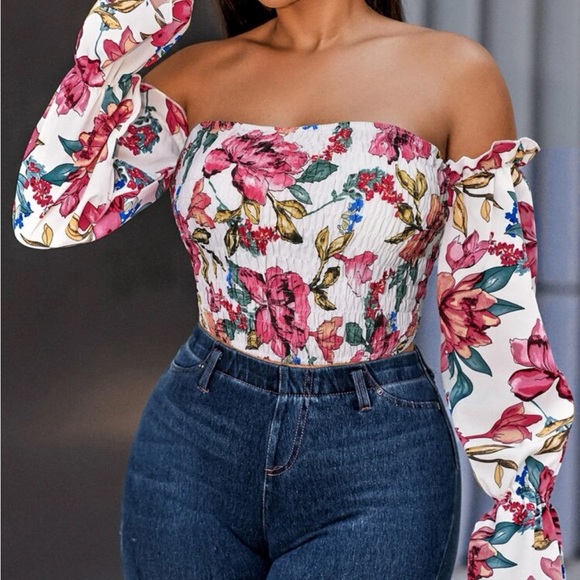 Crop shirt with sleeves from Shein size medium - Picture 3 of 4